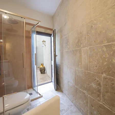 Corte San Giorgio Apartments- Happy