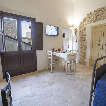 Corte San Giorgio Apartments- Happy